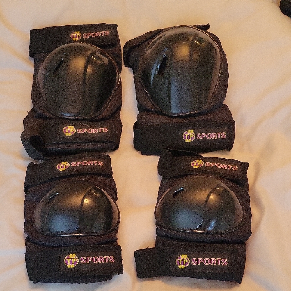 TP Sports Black Knee and Elbow Pads Set